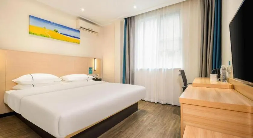 Bed in City Comfort Inn Wuzhou Wangcheng Square