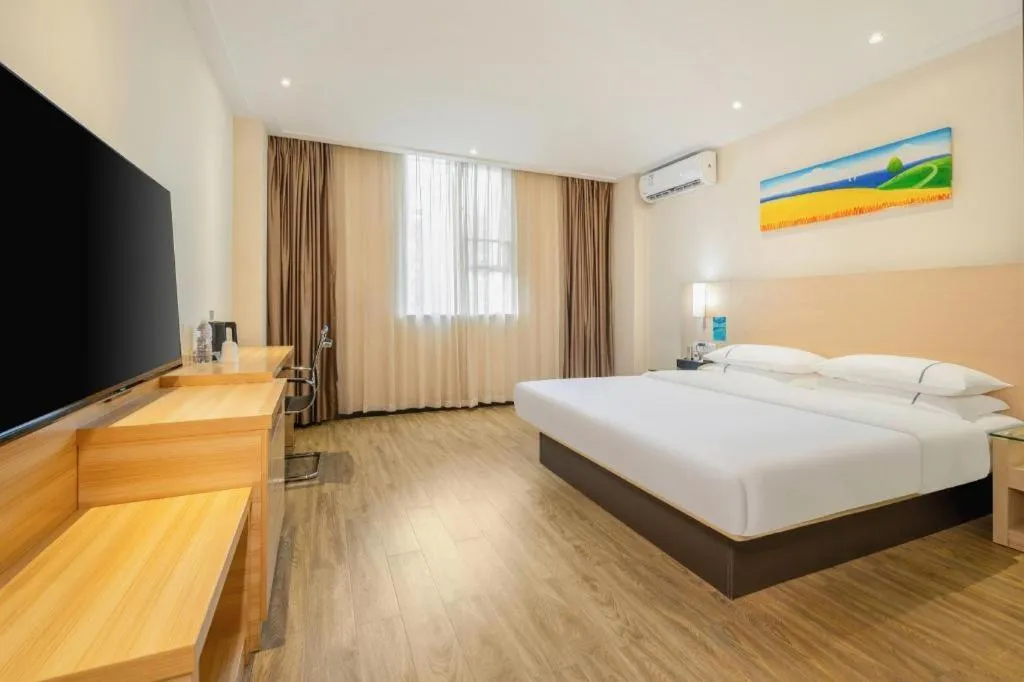 Bed in City Comfort Inn Wuzhou Wangcheng Square