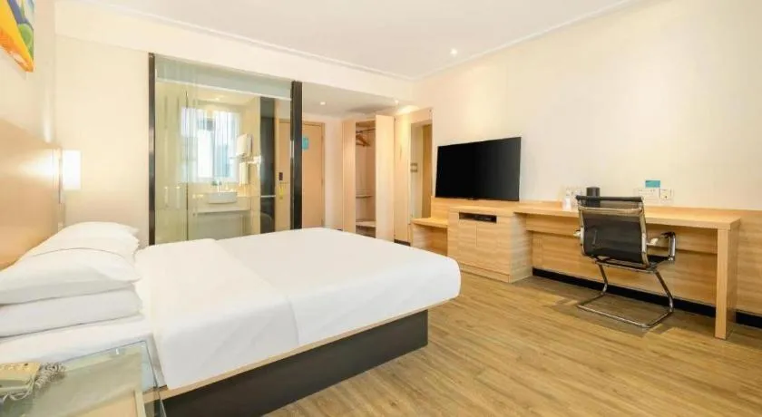 Bed in City Comfort Inn Wuzhou Wangcheng Square