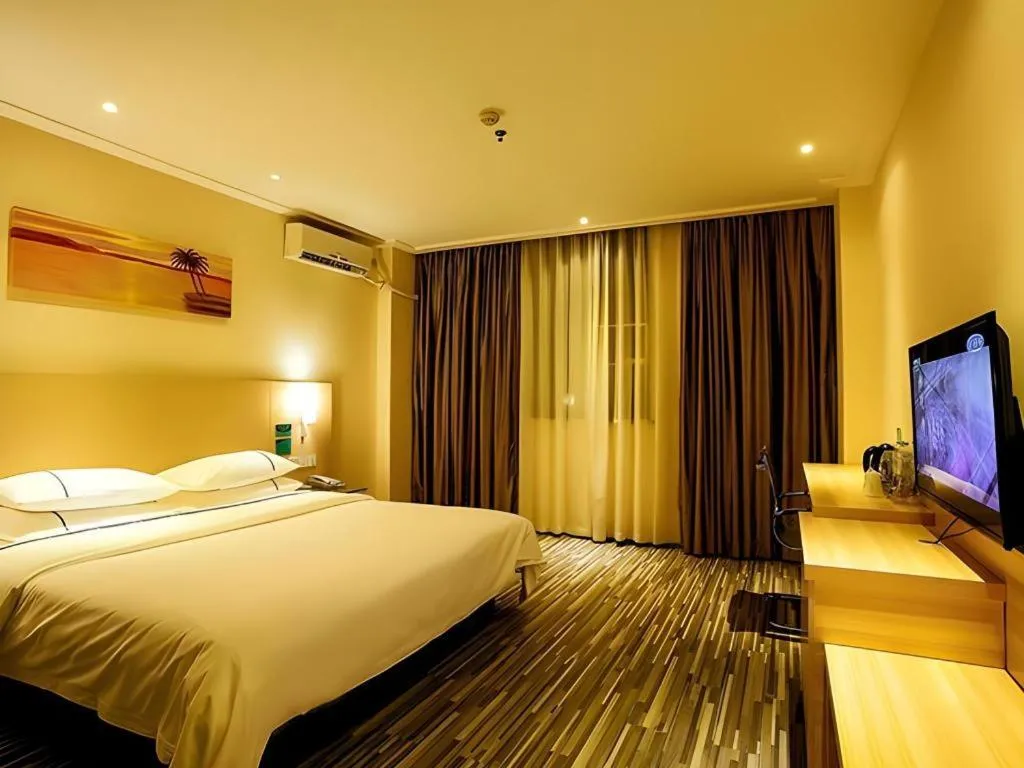 Bed in City Comfort Inn Wuzhou Wangcheng Square