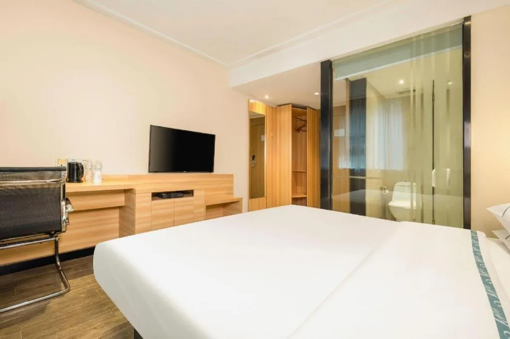 Bed in City Comfort Inn Wuzhou Wangcheng Square