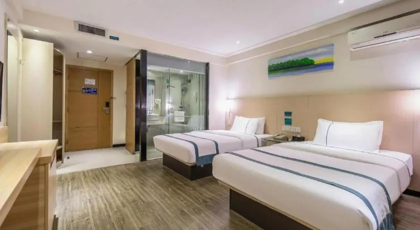 Bed in City Comfort Inn Wuzhou Wangcheng Square