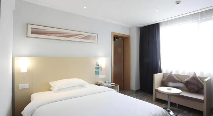 Bed in City Comfort Inn Wuhan Miaoshan