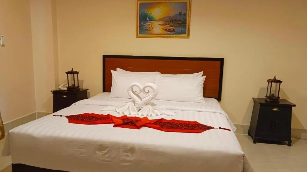 Bed in Rayong Lanna Hotel