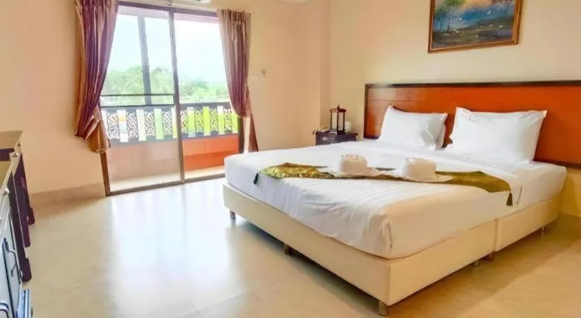 Bed in Rayong Lanna Hotel