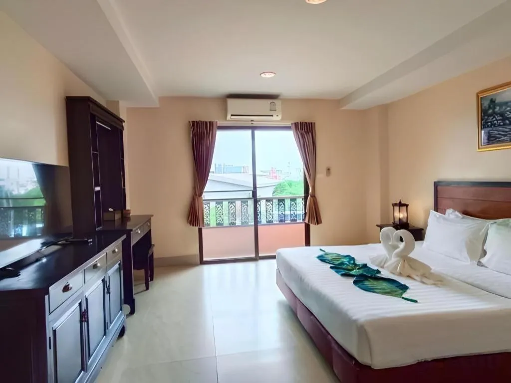 Bed in Rayong Lanna Hotel