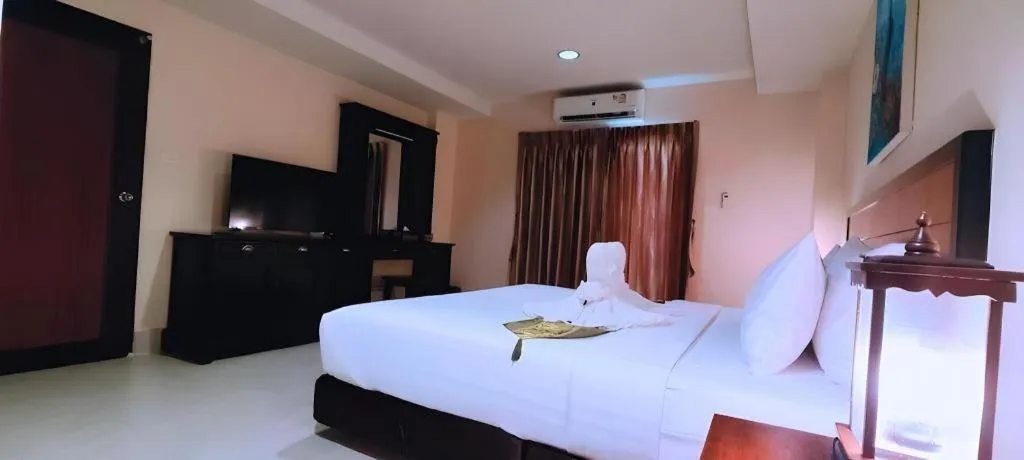 Bed in Rayong Lanna Hotel