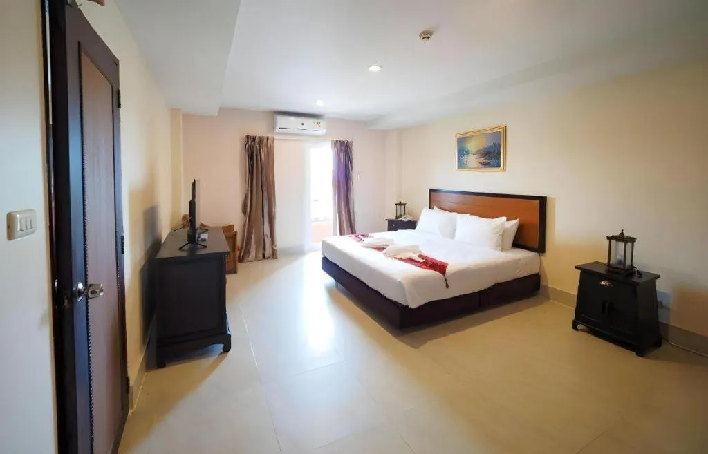 Bed in Rayong Lanna Hotel