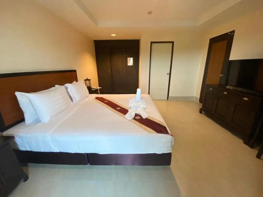 Bed in Rayong Lanna Hotel