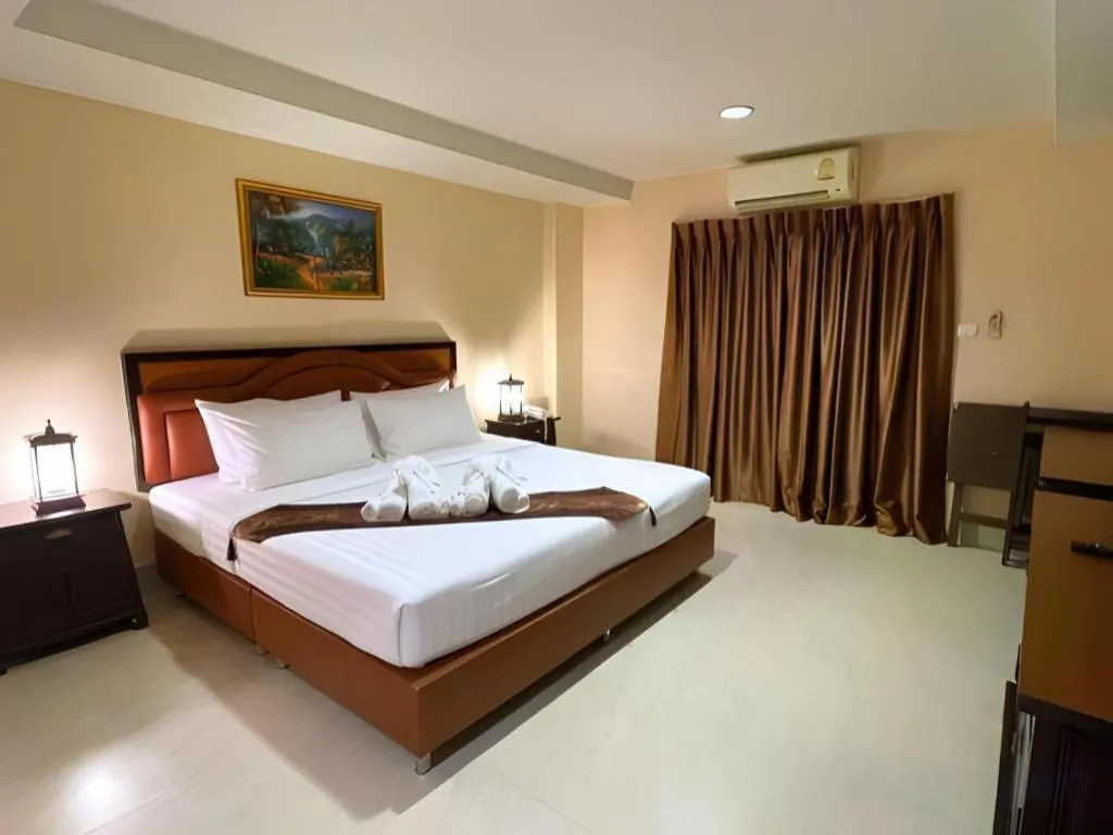 Bed in Rayong Lanna Hotel