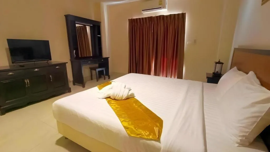 Bed in Rayong Lanna Hotel