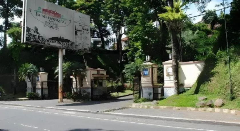 Bumi Ciherang Hotel