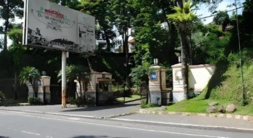 Bumi Ciherang Hotel