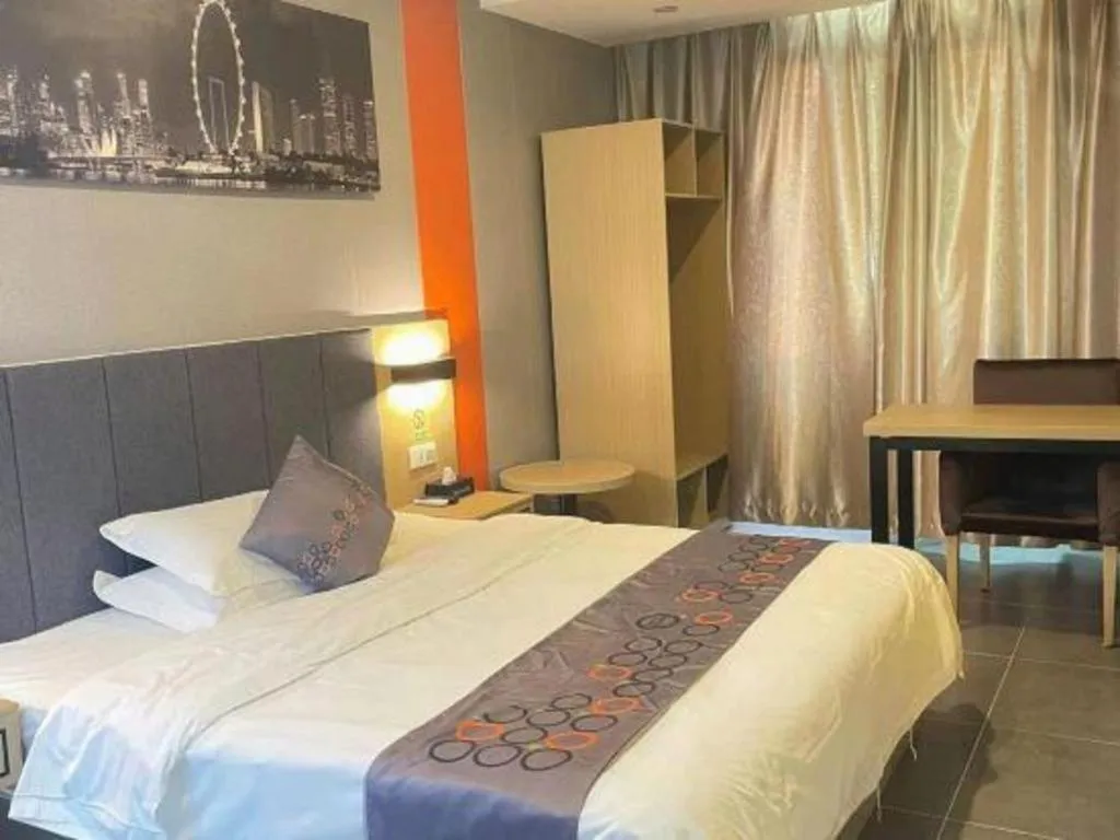 Bed in Yi Mi Hotel Shenzhen Longgang Pinghu South China City