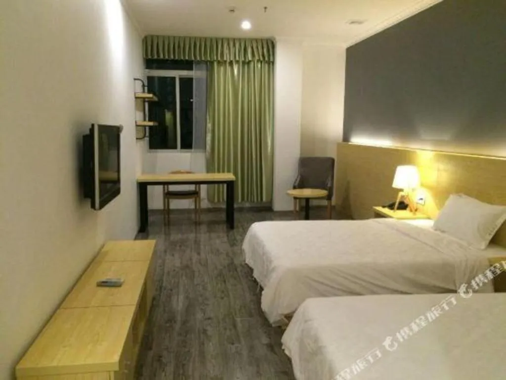 Bed in Yi Mi Hotel Shenzhen Longgang Pinghu South China City