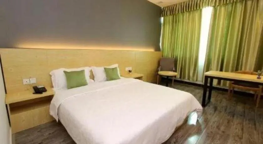 Bed in Yi Mi Hotel Shenzhen Longgang Pinghu South China City