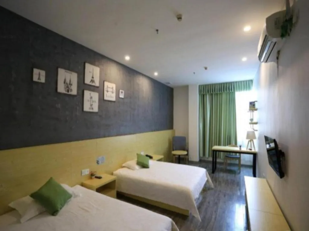 Bed in Yi Mi Hotel Shenzhen Longgang Pinghu South China City