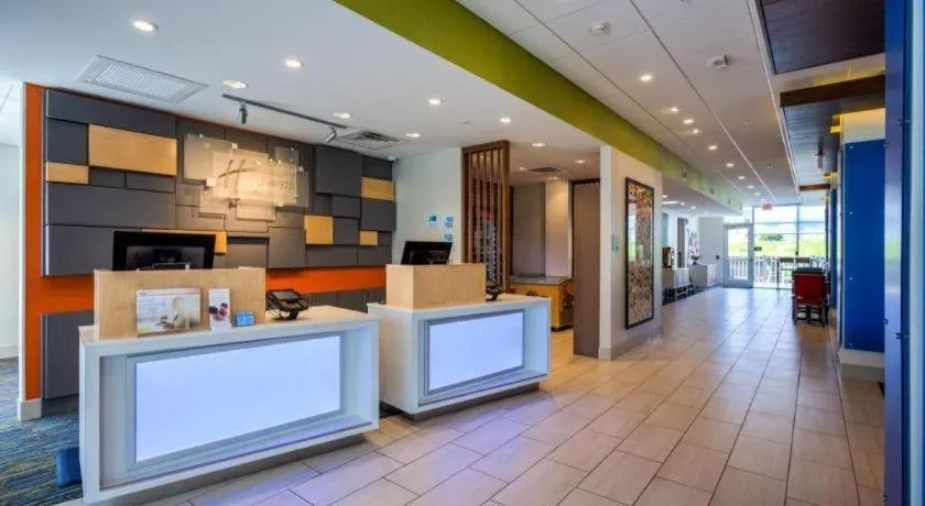Holiday Inn Express & Suite Milroy - Reedsville By IHG