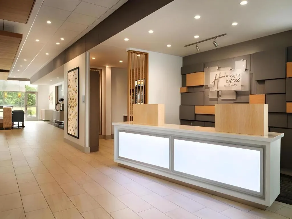 Holiday Inn Express & Suite Milroy - Reedsville By IHG