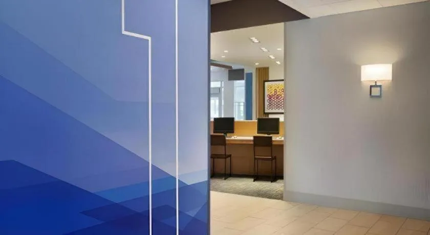 Holiday Inn Express & Suite Milroy - Reedsville By IHG