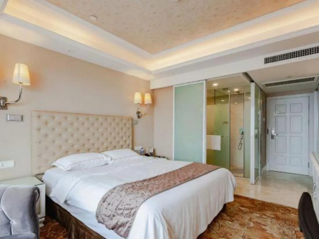 Bed in Yantai Bihai Hotel