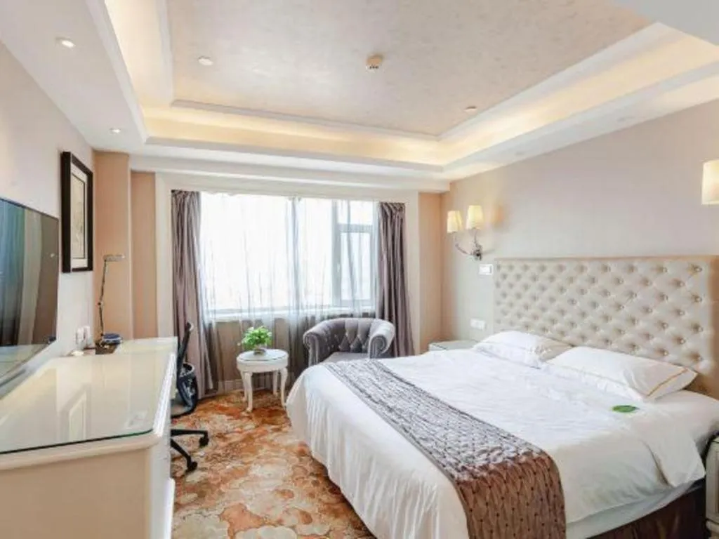Bed in Yantai Bihai Hotel
