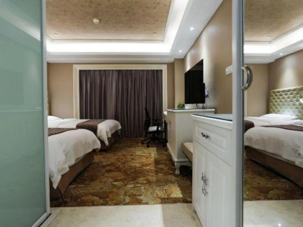 Bed in Yantai Bihai Hotel