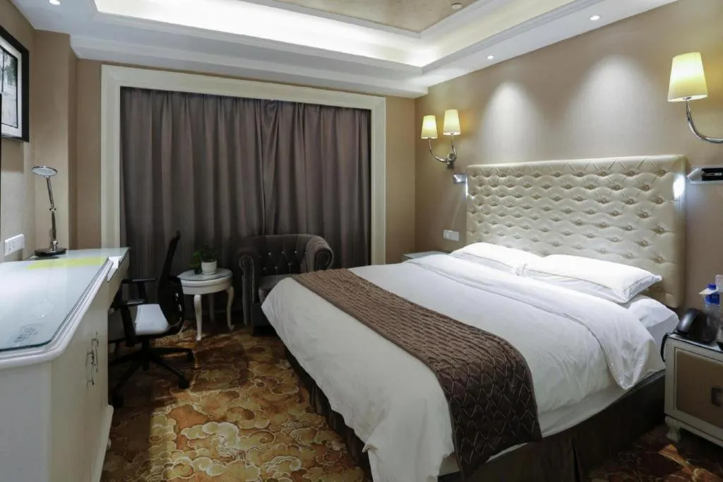 Bed in Yantai Bihai Hotel