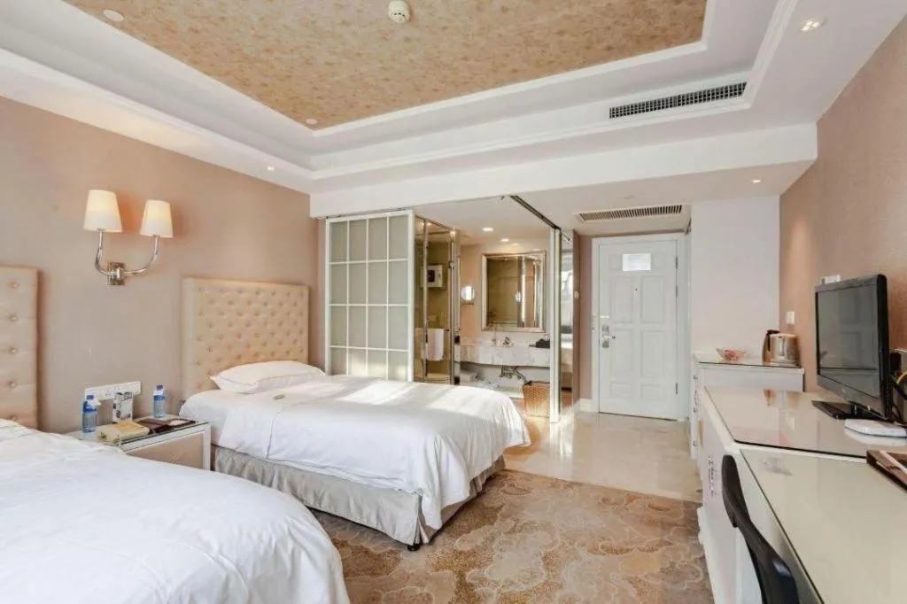 Bed in Yantai Bihai Hotel