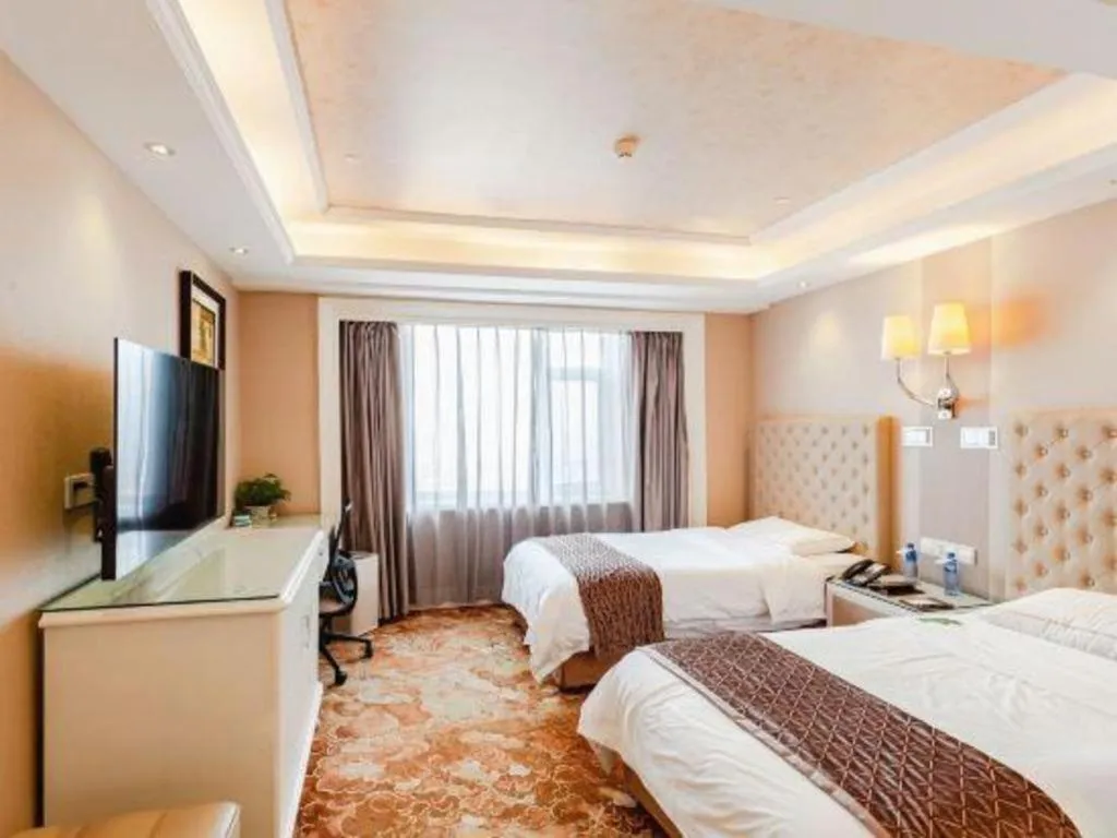 Bed in Yantai Bihai Hotel