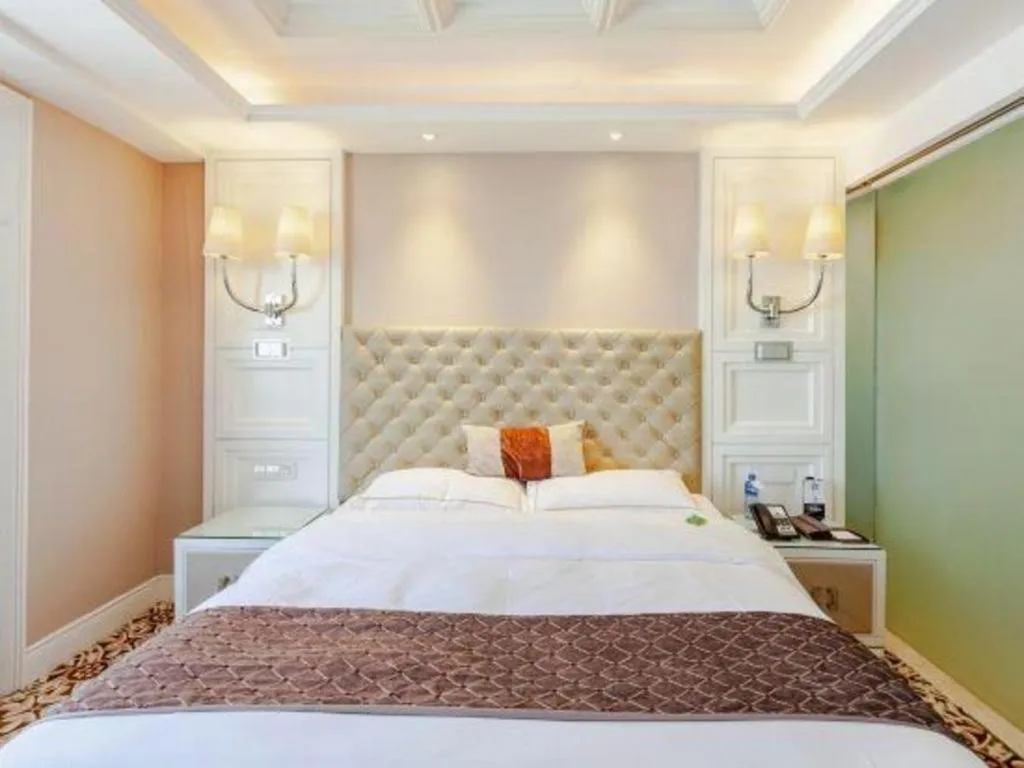 Bed in Yantai Bihai Hotel