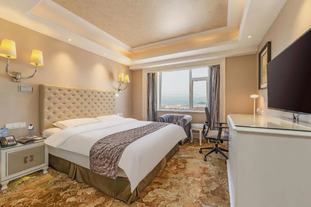 Bed in Yantai Bihai Hotel