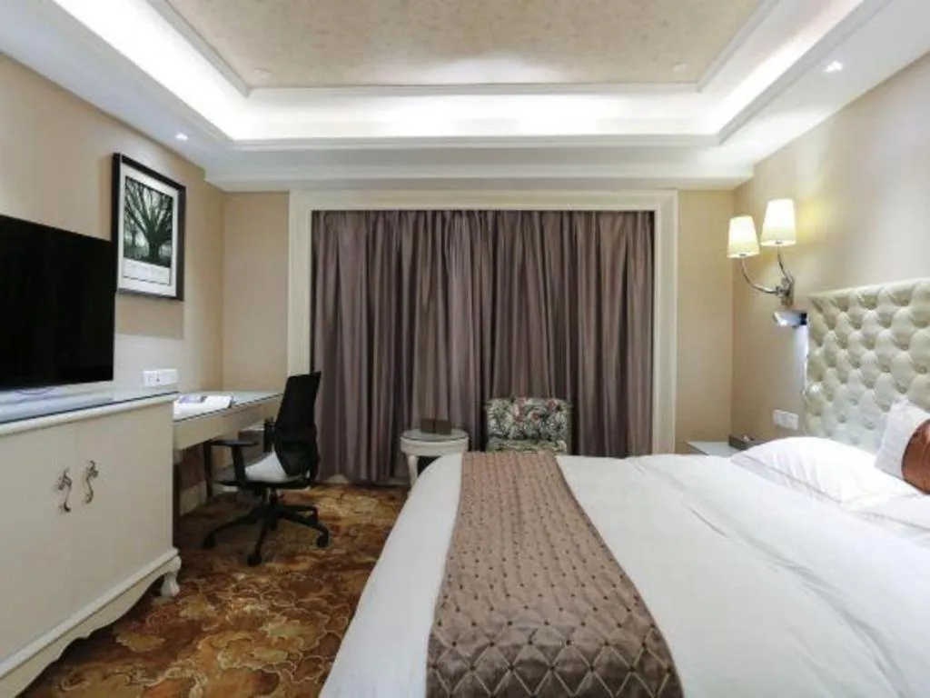 Bed in Yantai Bihai Hotel