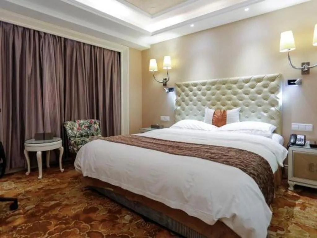 Bed in Yantai Bihai Hotel
