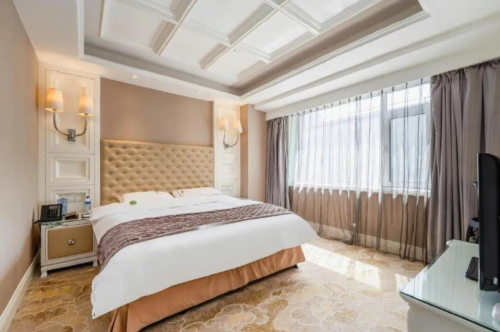Bed in Yantai Bihai Hotel
