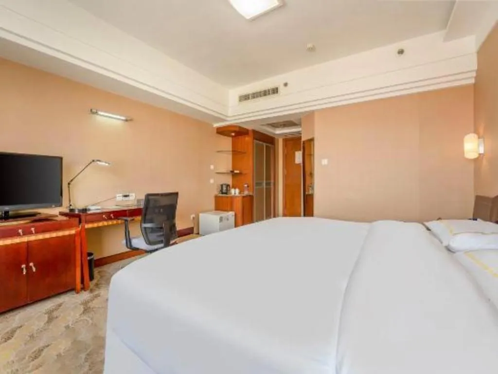 Bed in Yantai Bihai Hotel