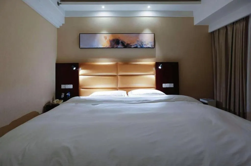 Bed in Yantai Bihai Hotel