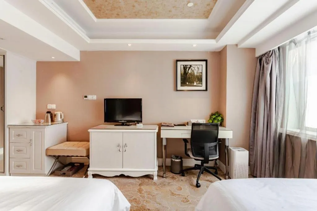 Bed in Yantai Bihai Hotel