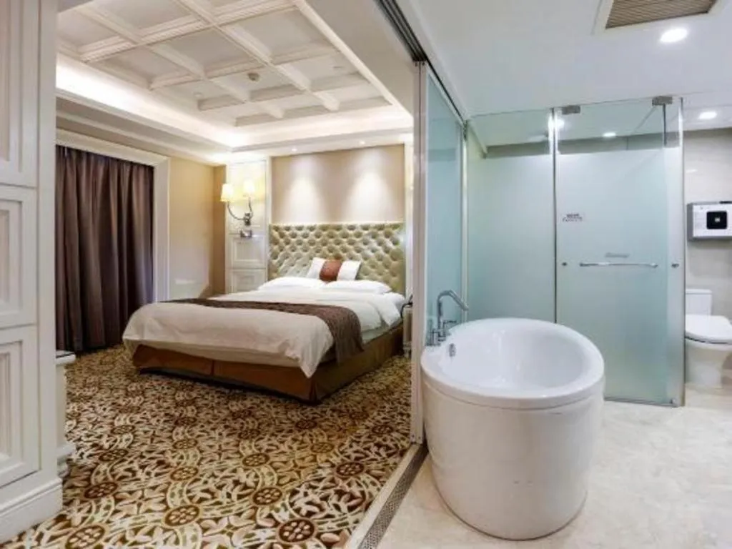 Bed in Yantai Bihai Hotel