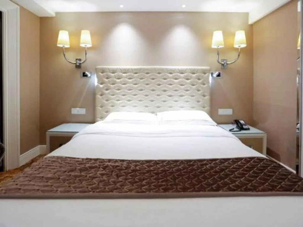 Bed in Yantai Bihai Hotel