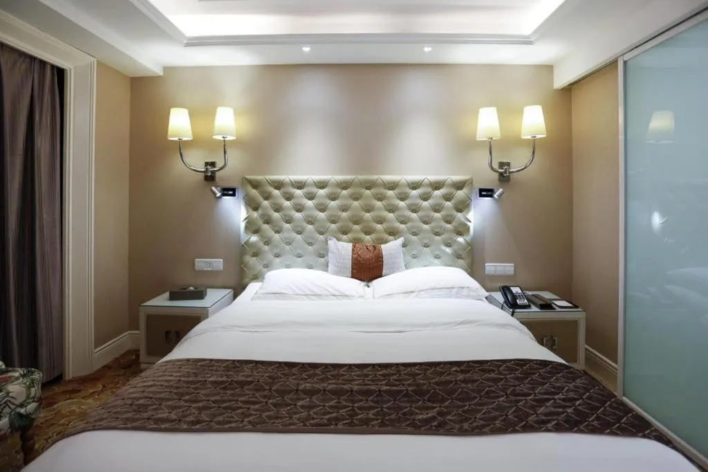 Bed in Yantai Bihai Hotel