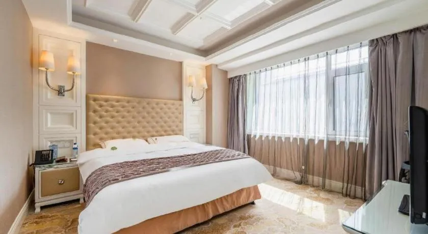 Bed in Yantai Bihai Hotel