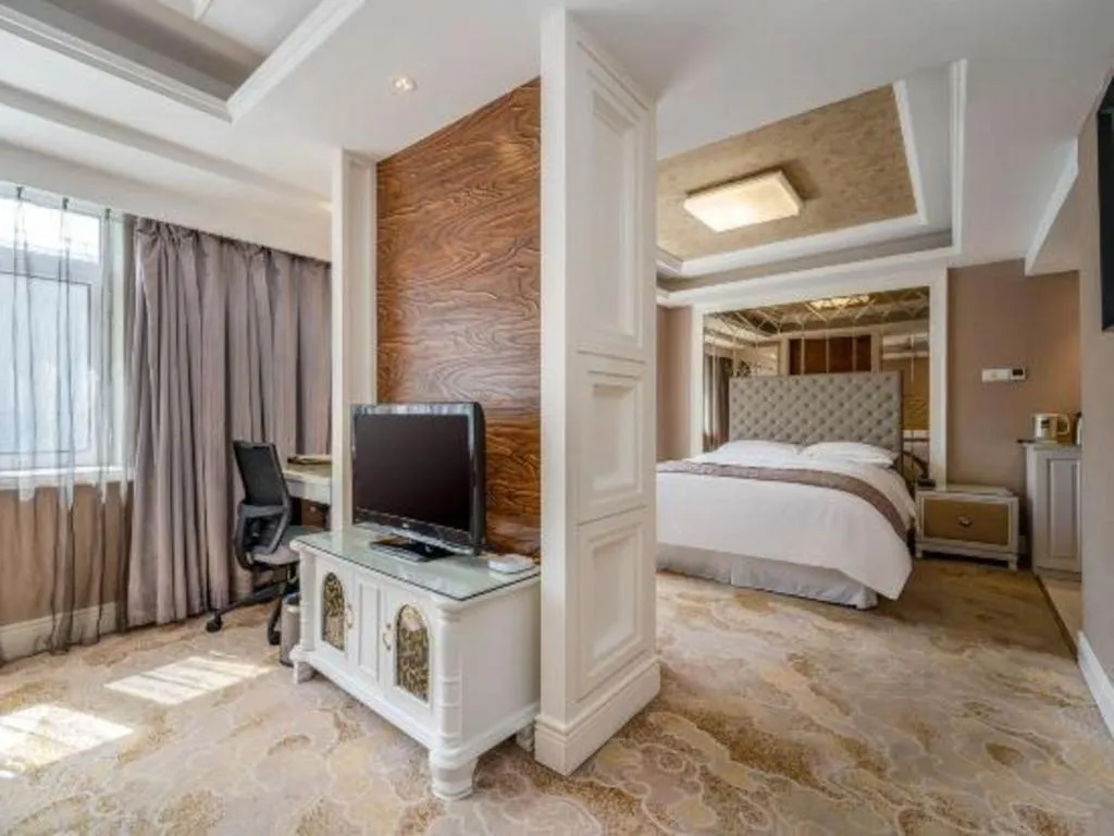 Bed in Yantai Bihai Hotel