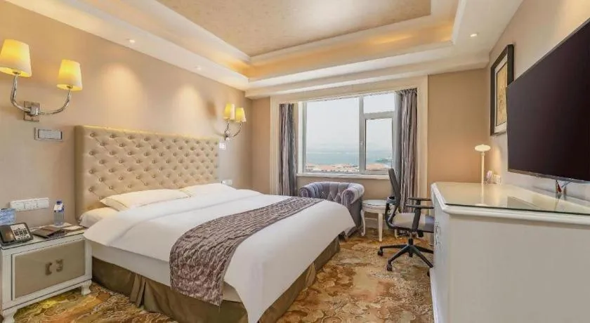 Bed in Yantai Bihai Hotel