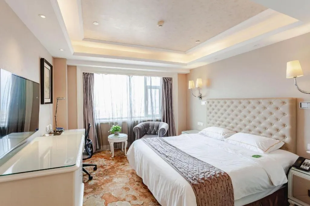 Bed in Yantai Bihai Hotel