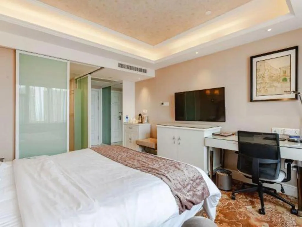 Bed in Yantai Bihai Hotel