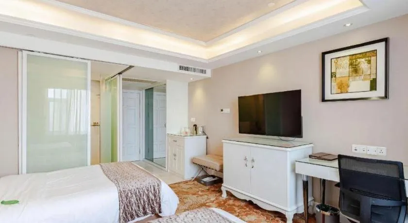 Bed in Yantai Bihai Hotel