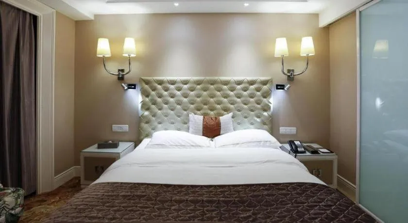 Bed in Yantai Bihai Hotel