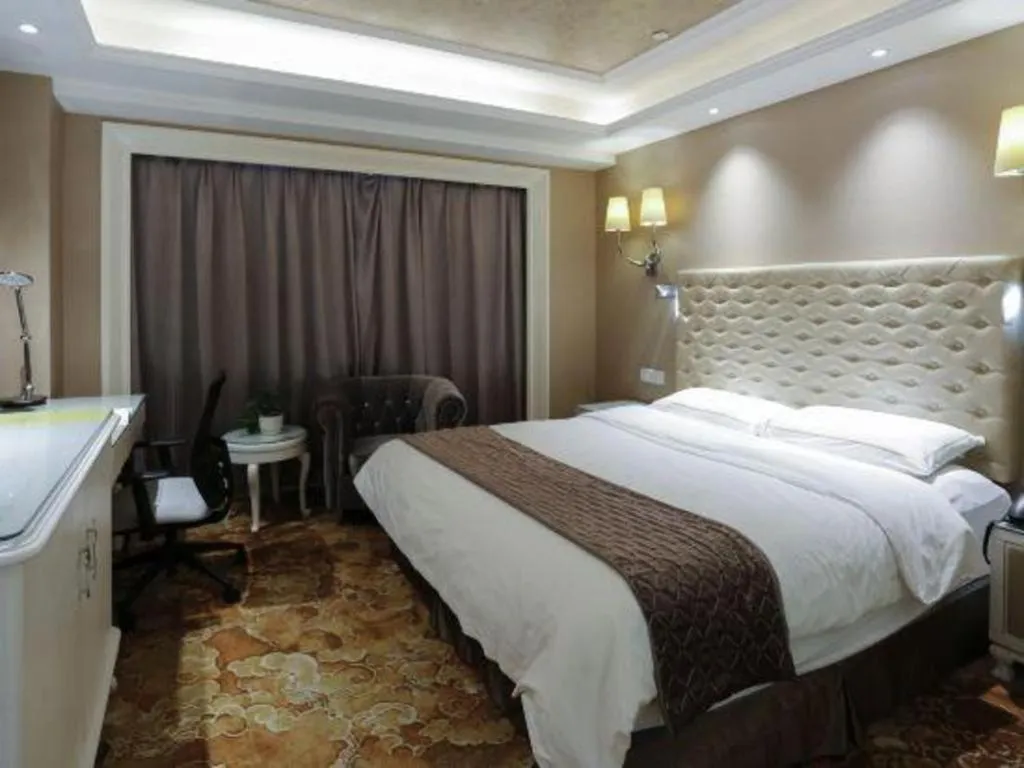 Bed in Yantai Bihai Hotel