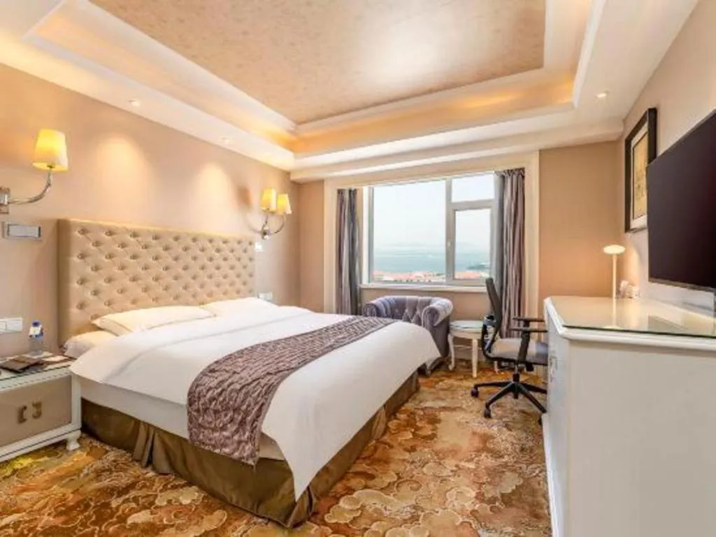 Bed in Yantai Bihai Hotel